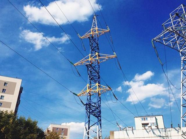 У Москві перефарбували вишку електропередач у синьо-жовтий колір (Фото) У Москві перефарбували вишку електропередач у синьо-жовтий колір (Фото)