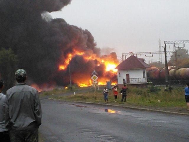 На Черкащині зійшли з рейок 20 цистерн вантажного потягу, сталася пожежа