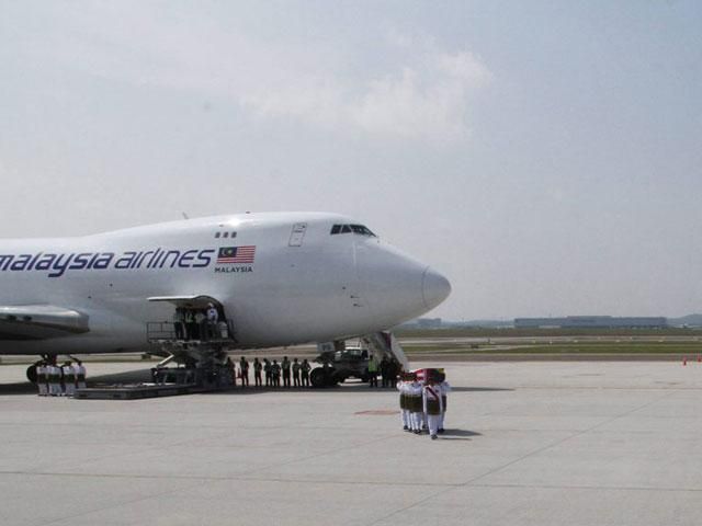 В Малайзии прощаются с жертвами теракта MH17 (Фото) В Малайзии прощаются с жертвами теракта MH17 (Фото)