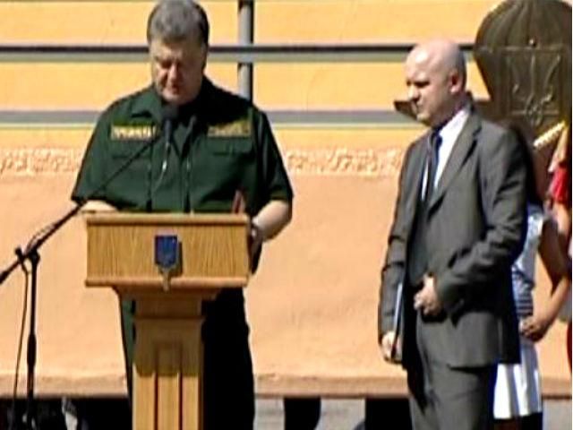 Порошенко возобновил деятельность военных прокуратур Порошенко возобновил деятельность военных прокуратур