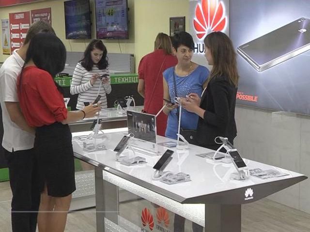 Компанія Huawei відкрила дисплей зону в "Ельдорадо"