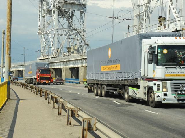 До гуманітарного рейсу Ахметова додалися ще три машини