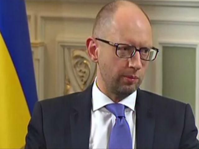 Техніка, яка виступить на параді, відправиться в зону АТО, – Яценюк Техніка, яка виступить на параді, відправиться в зону АТО, – Яценюк