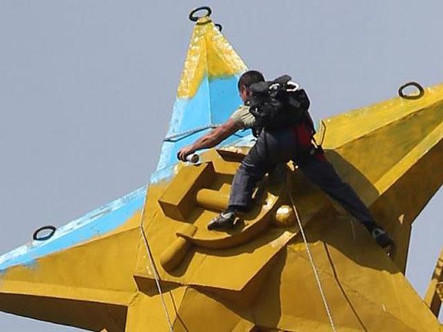 Відповідальність за український прапор у Москві взяв на себе українець Відповідальність за український прапор у Москві взяв на себе українець