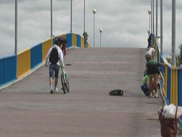 В Чернигове работники горсовета ходят в вышиванках В Чернигове работники горсовета ходят в вышиванках