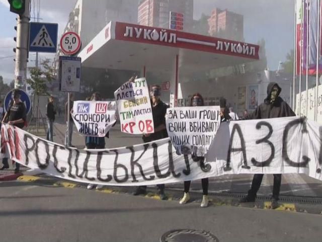 Неизвестные штурмовали российскую АЗС в Киеве