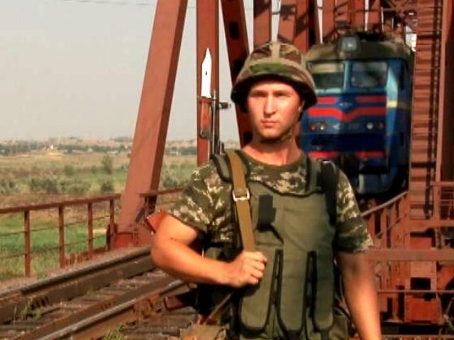 На Дніпропетровщині посилено захищають залізничні мости від терористів