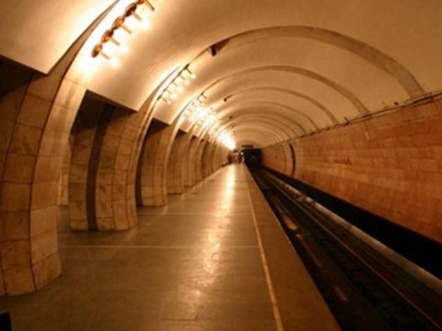 У Києві "замінували" станцію метро "Либідська" і два торгових центри