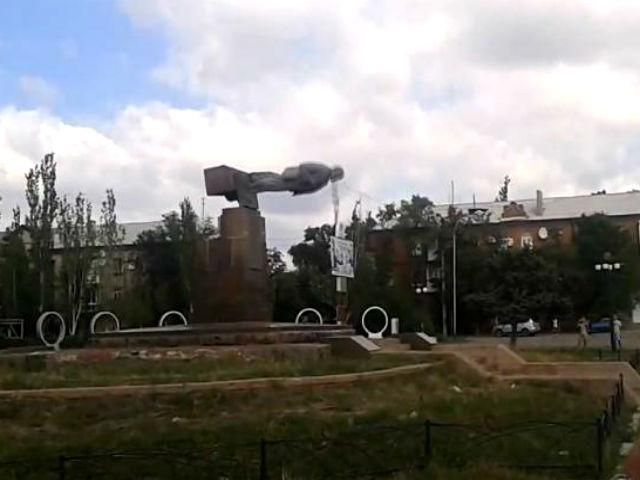 На одного Леніна менше. Пам’ятник вождя повалили у Сєвєродонецьку 