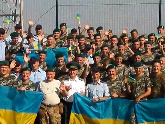 ВІДЕО ДНЯ: Прикордонники, заблоковані в російському Донецьку, святкують День прапора ВІДЕО ДНЯ: Прикордонники, заблоковані в російському Донецьку, святкують День прапора