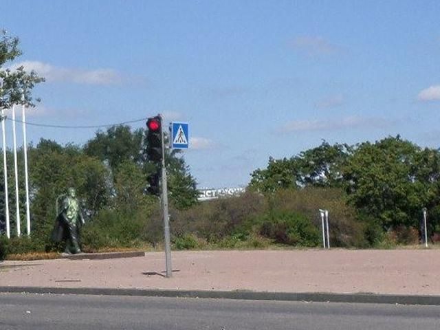 У Донецьку облили фарбою пам’ятник Кобзону (Фото)