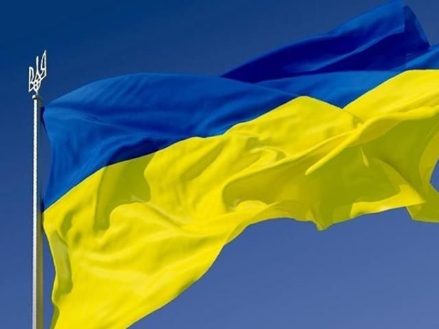 Полиция задержала активистов за развертывание украинского флага возле Кремля (Видео) Полиция задержала активистов за развертывание украинского флага возле Кремля (Видео)