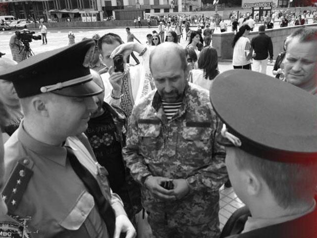 Бойцов батальона "Айдар" не пустили на парад в Киеве (Фото. Видео) Бойцов батальона "Айдар" не пустили на парад в Киеве (Фото. Видео)
