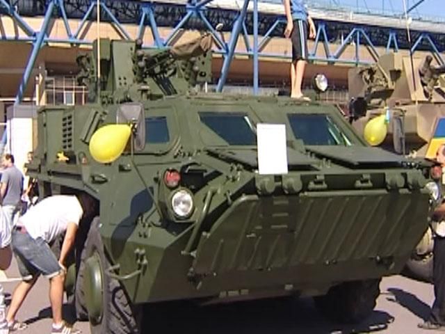 Харьковчанам демонстрируют технику, которую армия использует против террористов