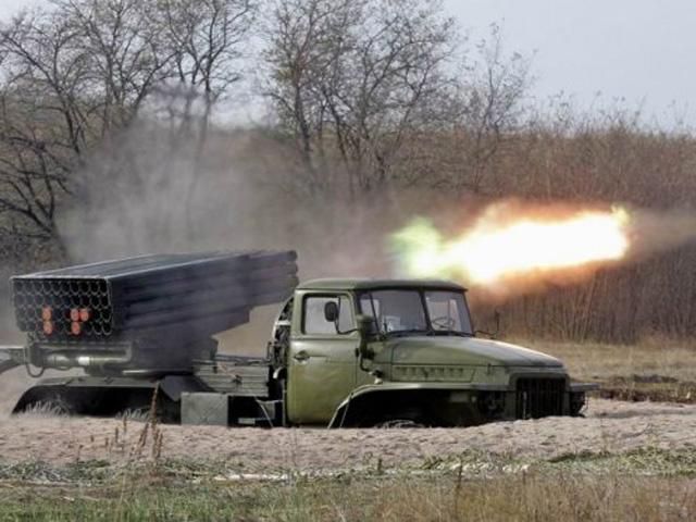 Продолжаются обстрелы блокпостов и позиций украинских военных, — пресс-центр АТО Продолжаются обстрелы блокпостов и позиций украинских военных, — пресс-центр АТО