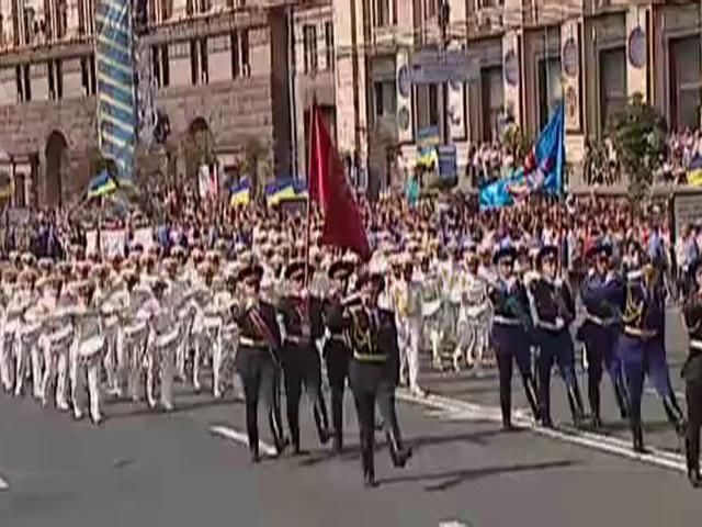 Хроніка 25 серпня: паради до Дня Незалежності, Порошенко про морську державу