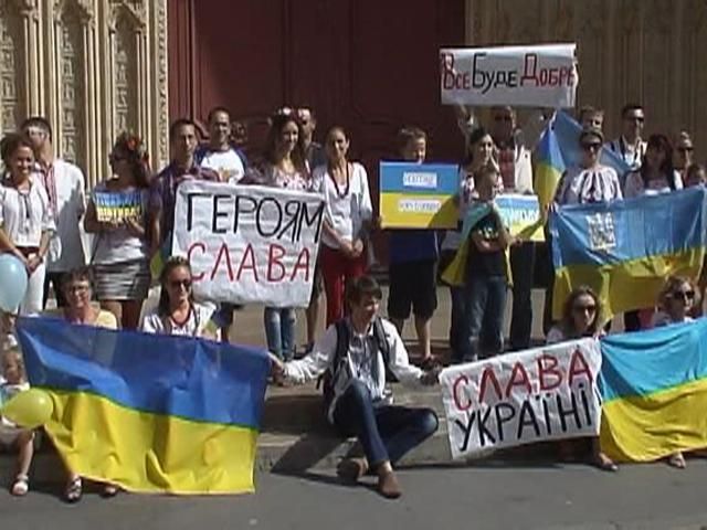 Украинцы в Лионе отметили День Независимости шествиями (Видео)