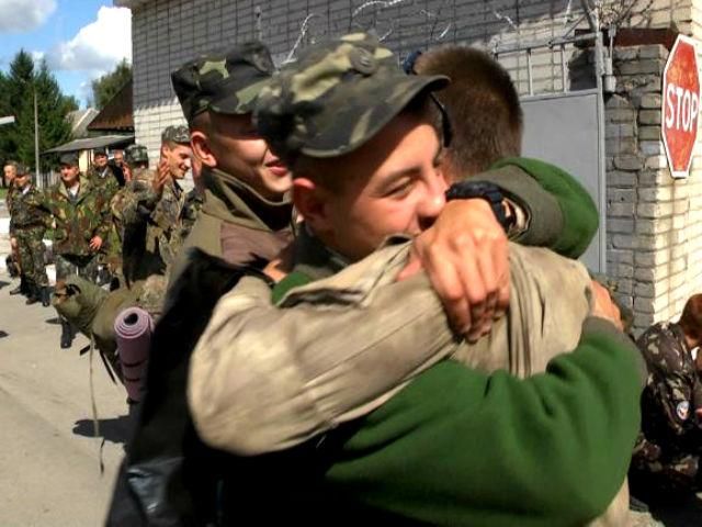 Во Львов вернулись десантники 80 аэромобильной бригады Во Львов вернулись десантники 80 аэромобильной бригады