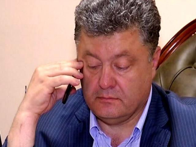 Порошенко обеспокоен намерением России направить новый "гуманитарный конвой" Порошенко обеспокоен намерением России направить новый "гуманитарный конвой"