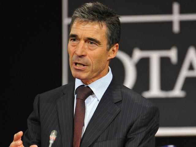 Российский "гуманитарный" конвой — это отвлекающий маневр, — Генсек НАТО Российский "гуманитарный" конвой — это отвлекающий маневр, — Генсек НАТО