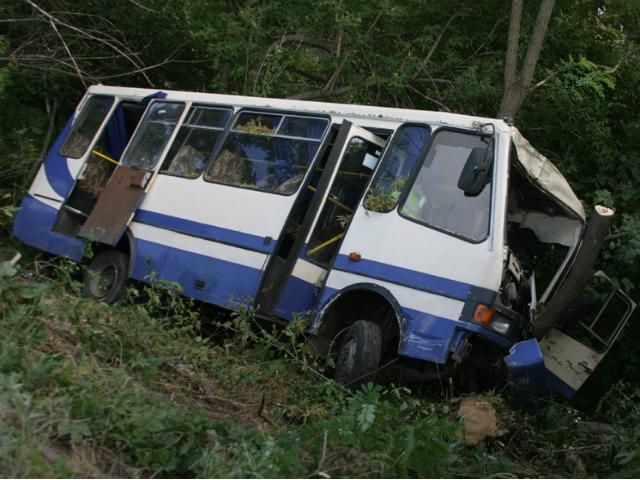 На Полтавщині автобус потрапив у ДТП. 10 людей постраждали (Фото. Відео)