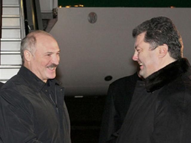 Порошенко відзначив роль Білорусії в мирному врегулюванні ситуації в Україні Порошенко відзначив роль Білорусії в мирному врегулюванні ситуації в Україні