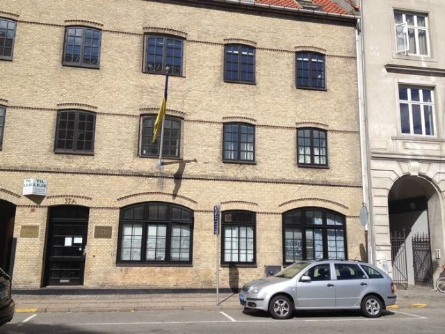 На посольство України в Копенгагені напали невідомі (Фото)