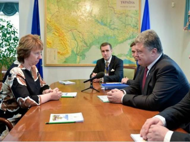 Порошенко готовий обговорювати різні варіанти мирного врегулювання ситуації на Донбасі Порошенко готовий обговорювати різні варіанти мирного врегулювання ситуації на Донбасі