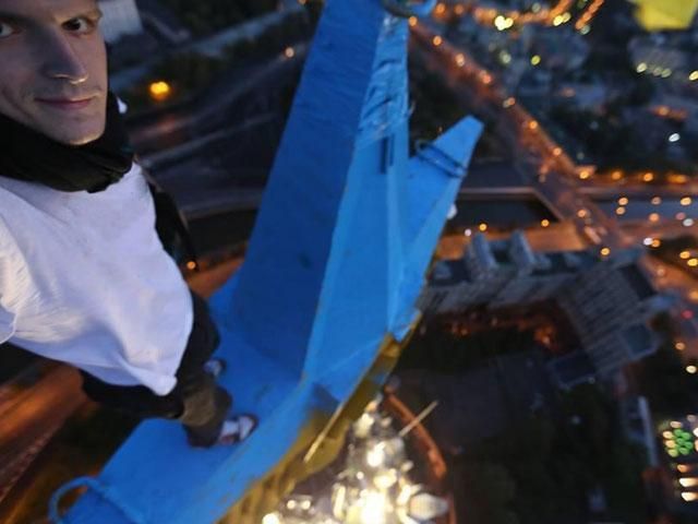 Руфер Mustang Wanted виманив у LifeNews 5 тисяч доларів для батальйону “Донбас” Руфер Mustang Wanted виманив у LifeNews 5 тисяч доларів для батальйону “Донбас”