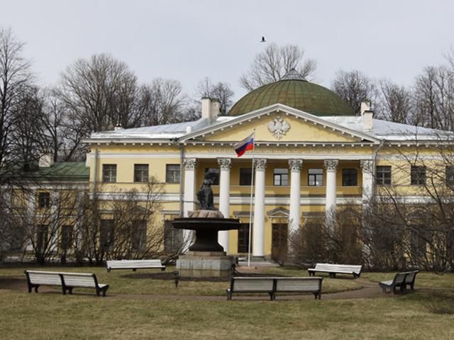 В Санкт-Петербург доставили 100 раненых "неизвестно где" солдат В Санкт-Петербург доставили 100 раненых "неизвестно где" солдат