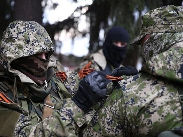 Террористы ведут непрерывный обстрел Хрящеватого и Новосветловки, — источник Террористы ведут непрерывный обстрел Хрящеватого и Новосветловки, — источник