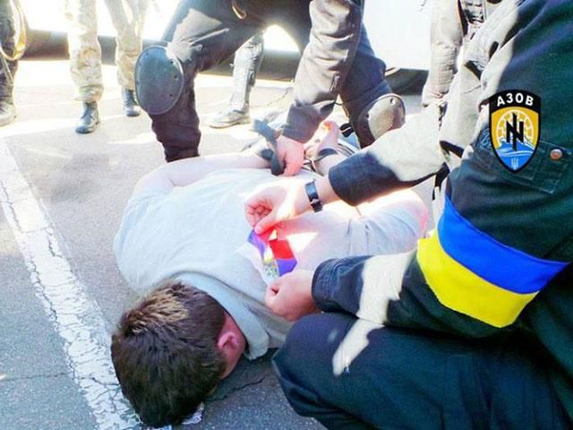 "Азов" задержал влиятельного спонсора террористов и уничтожил разведку боевиков "Азов" задержал влиятельного спонсора террористов и уничтожил разведку боевиков