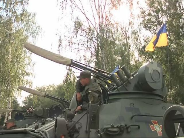 Нацгвардейцы отбыли в АТО на технике с парада