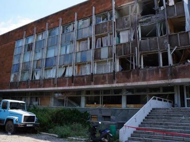 За минувшие сутки в Донецке более 10 раз снаряды попадали в жилые дома: есть жертвы
