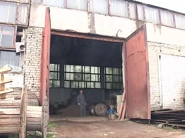 Луганський машинобудівний завод перевезли до РФ (Фото) Луганський машинобудівний завод перевезли до РФ (Фото)