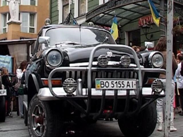 Тернопольский бизнесмен передал свой ​​внедорожник на нужды армии (Видео)
