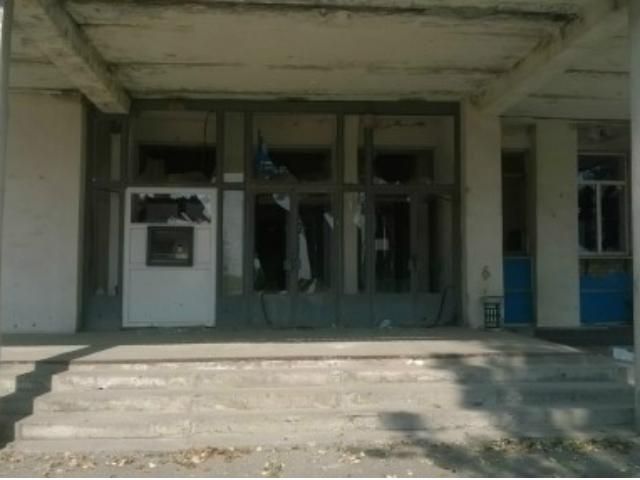 В луганских школах перенесли начало учебного года В луганских школах перенесли начало учебного года