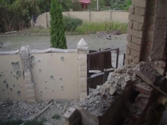 В Шостке обстреляли военкомат и взорвали два автомобиля правоохранителей В Шостке обстреляли военкомат и взорвали два автомобиля правоохранителей