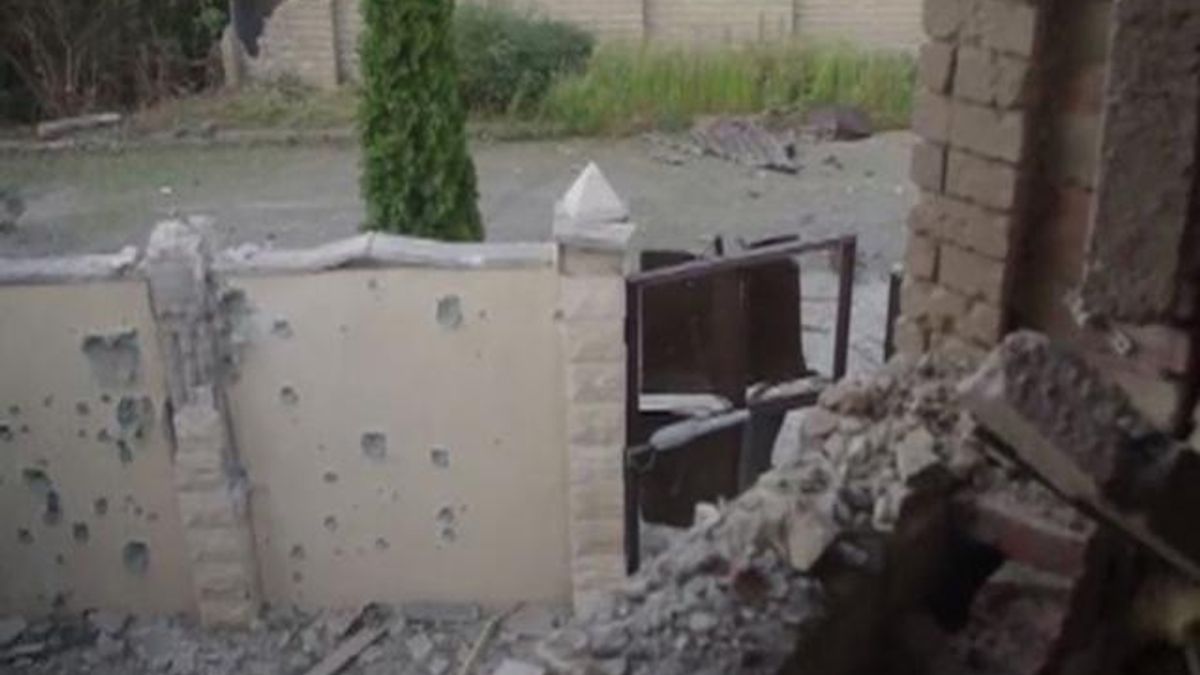 В Шостке обстреляли военкомат и взорвали два автомобиля правоохранителей В Шостке обстреляли военкомат и взорвали два автомобиля правоохранителей