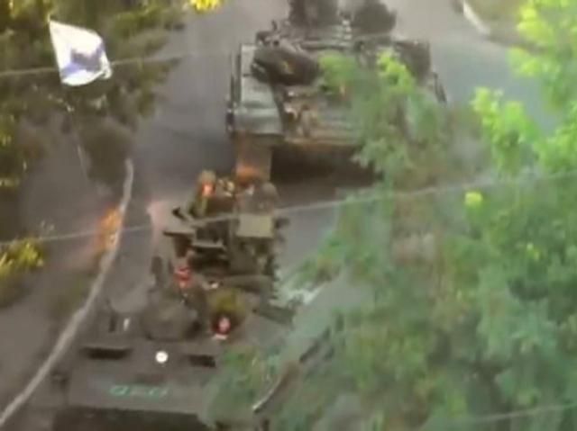 Луганской областью прошла колонна бронетехники (Видео)