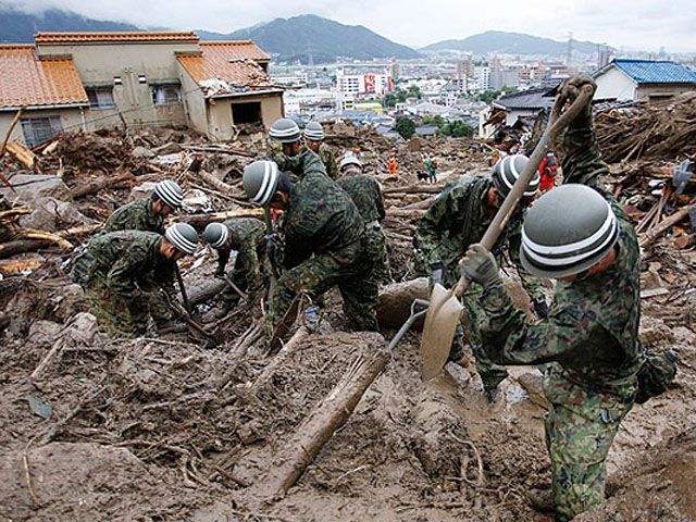 Число погибших при сходе оползней в Японии превысило 70 человек Число погибших при сходе оползней в Японии превысило 70 человек