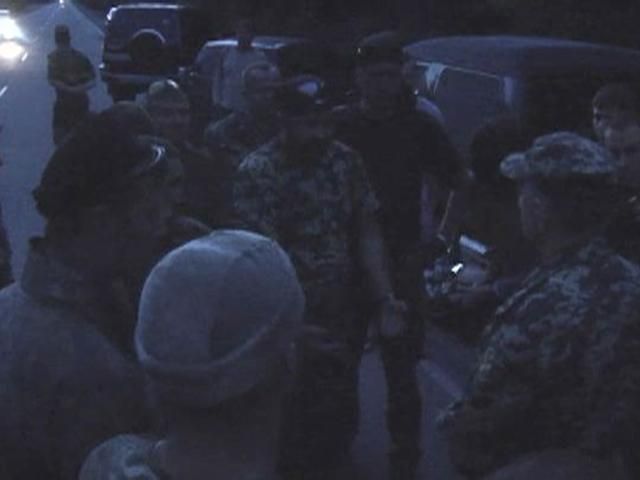 Бійці 5 батальйону покинули Амвросіївку (Відео) Бійці 5 батальйону покинули Амвросіївку (Відео)