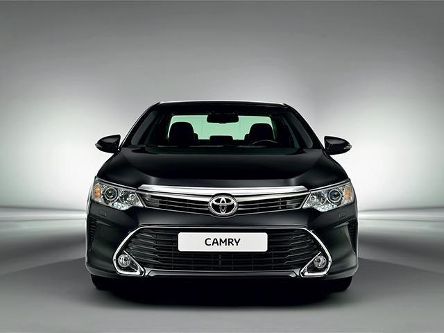 Toyota представила оновлену Camry Toyota представила оновлену Camry