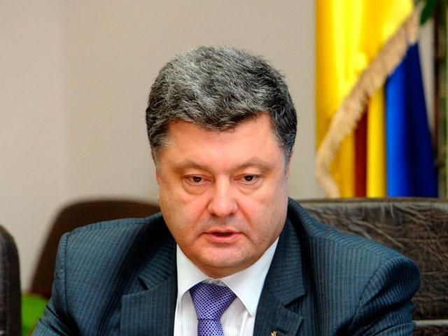 Ситуция в зоне АТО чрезвычайно сложная, но контролируемая, — Порошенко Ситуция в зоне АТО чрезвычайно сложная, но контролируемая, — Порошенко