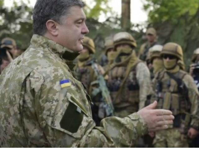 В ці години відбувається боротьба за справжню незалежність України, — Порошенко
