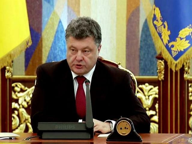 Ситуація на Сході складна, але контрольована, — Порошенко