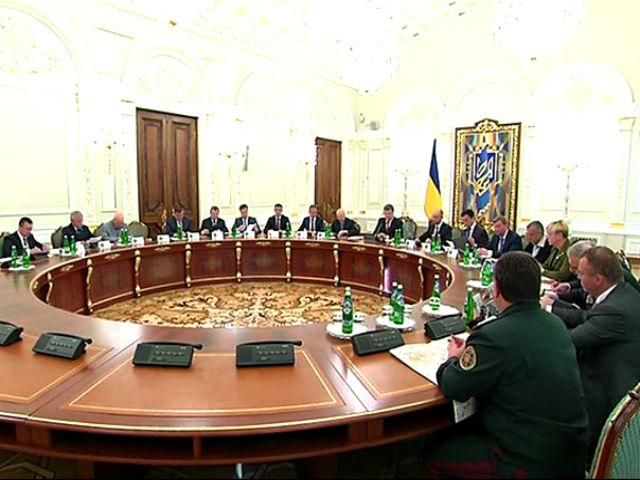 Екстрене РНБО: відновили строкову службу, воєнного стану так і не оголосили Екстрене РНБО: відновили строкову службу, воєнного стану так і не оголосили