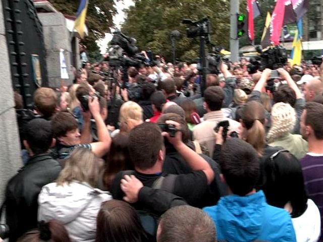 Протести в столиці: активісти вимагали звільнити Гелетея, погрожували штурмувати Генштаб