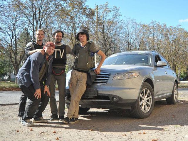 Четверо украинских журналистов вырвались из окружения под Иловайском (Фото) Четверо украинских журналистов вырвались из окружения под Иловайском (Фото)