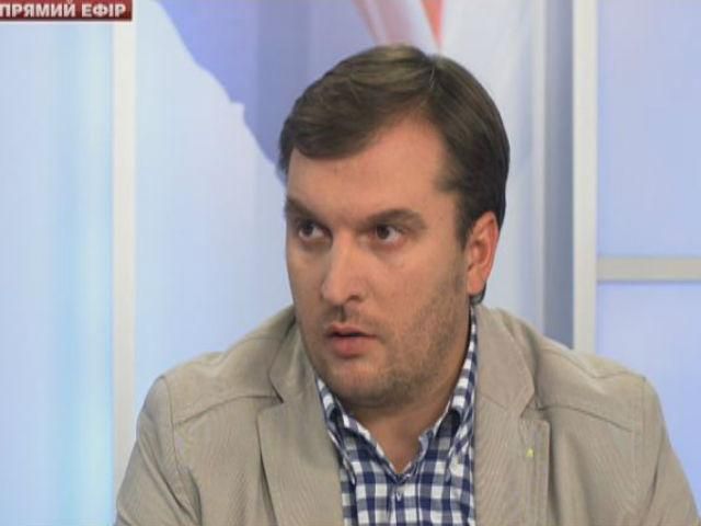 Цены на топливо выросли из-за девальвации гривны, — эксперт Цены на топливо выросли из-за девальвации гривны, — эксперт